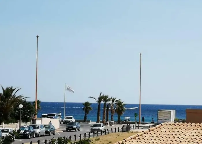 Face à la mer avec clim, wifi, parking, baignoire