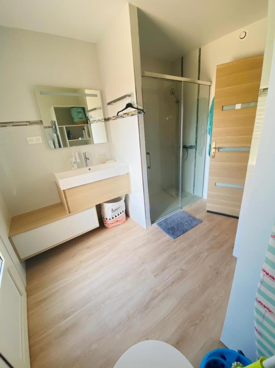 Face à La Avec Clim, Wifi, Parking, Baignoire Hébergement de vacances